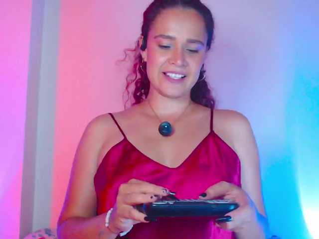 Bikergiirl — live female cam