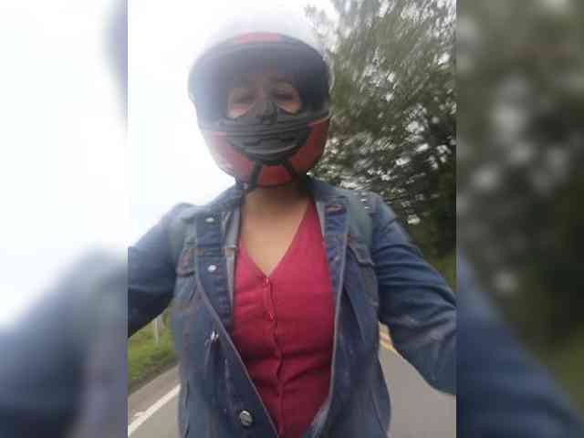 Bikergiirl webcam