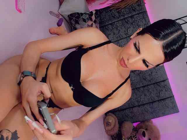 Roxy-sexy21's cam show statistics and live stream