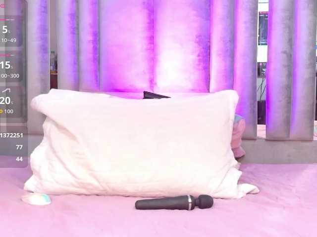 skinnyslutgirl live cam on BongaCams
