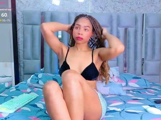 skinnyslutgirl live cam on BongaCams