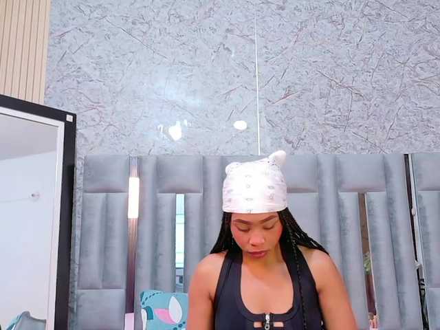 skinnyslutgirl live webcam show