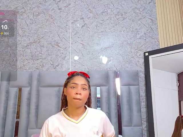 skinnyslutgirl live cam on BongaCams