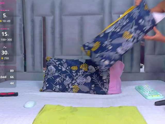 skinnyslutgirl live cam on BongaCams