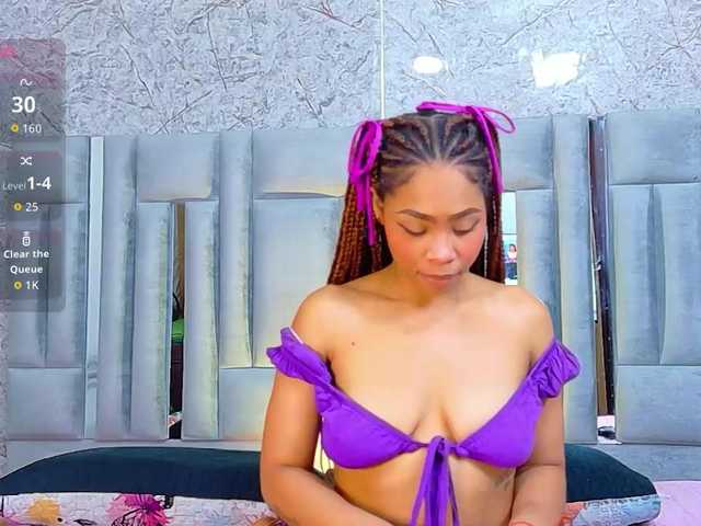 skinnyslutgirl live cam on BongaCams