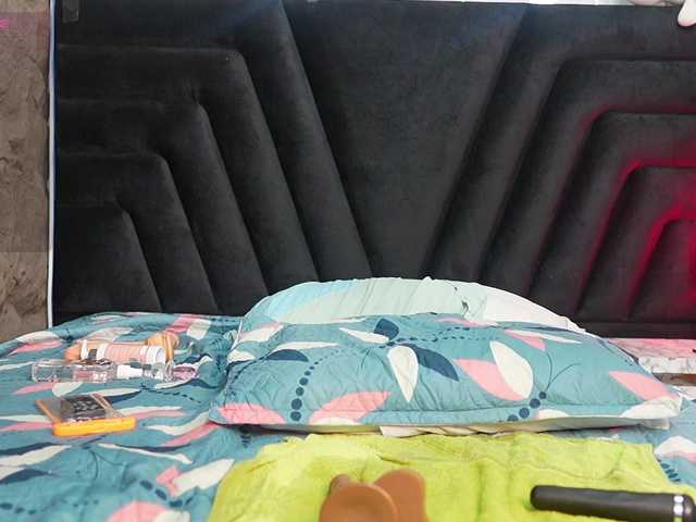 skinnyslutgirl live webcam show