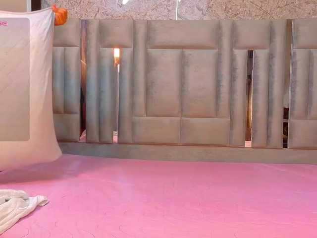 skinnyslutgirl live webcam show