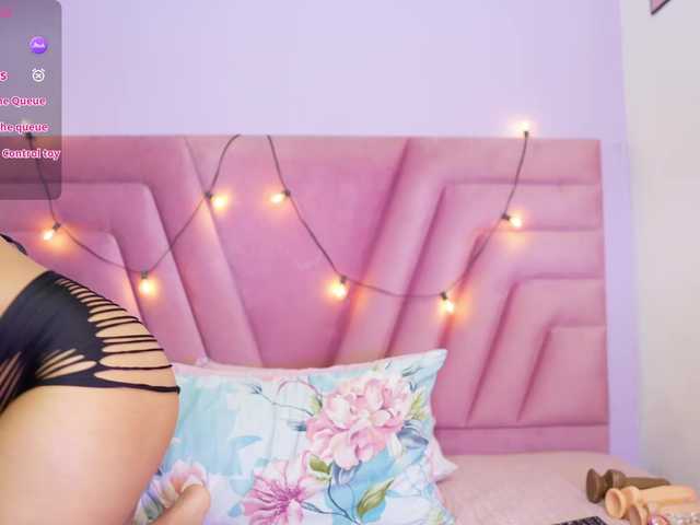 skinnyslutgirl live cam on BongaCams