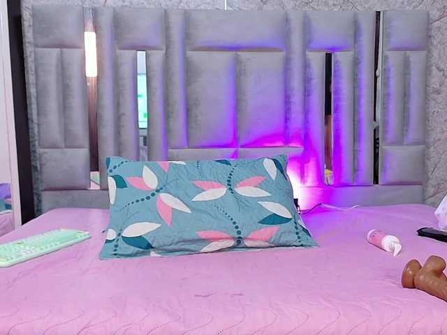 skinnyslutgirl live cam on BongaCams
