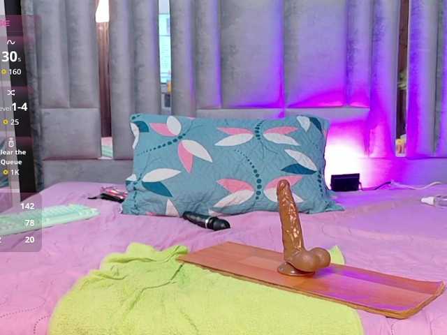 skinnyslutgirl live cam on BongaCams