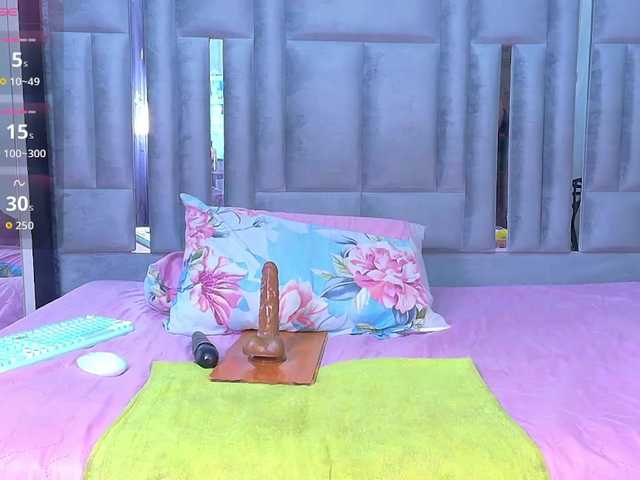 skinnyslutgirl live cam on BongaCams