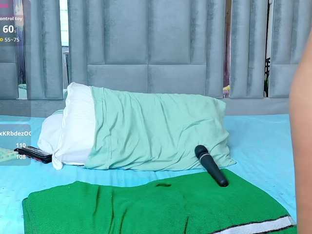 skinnyslutgirl live cam on BongaCams