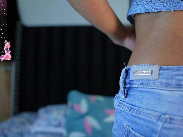 skinnyslutgirl live cam on BongaCams