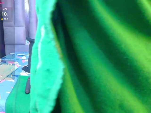 skinnyslutgirl live cam on BongaCams