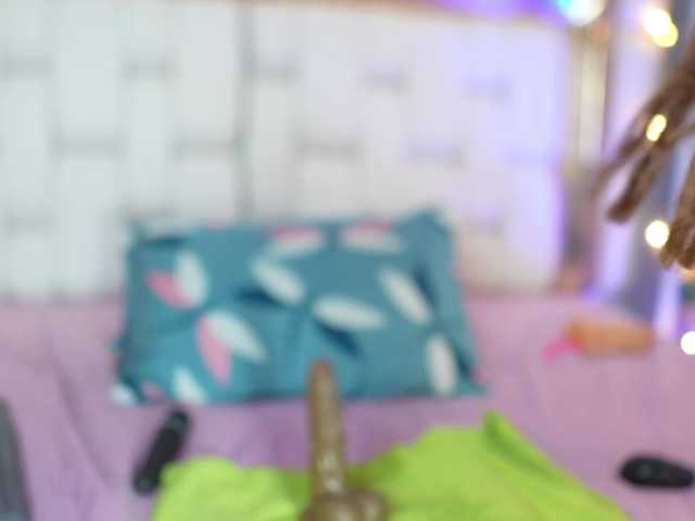 skinnyslutgirl live cam on BongaCams