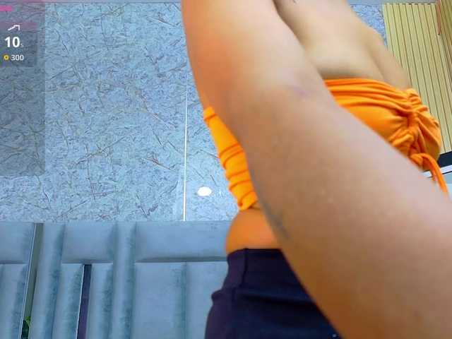 skinnyslutgirl live cam on BongaCams
