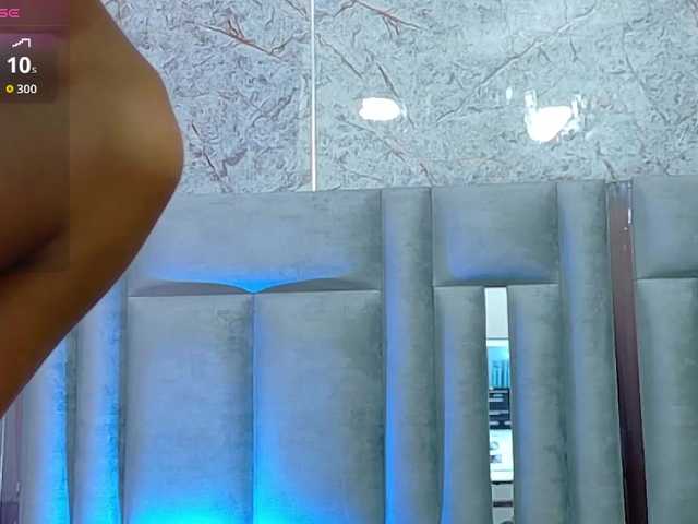 skinnyslutgirl live cam on BongaCams