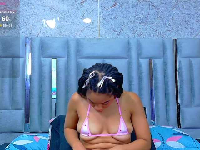 skinnyslutgirl live cam on BongaCams