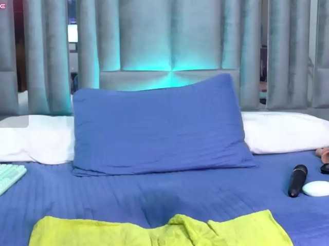 skinnyslutgirl live cam on BongaCams