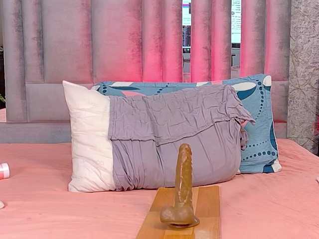 skinnyslutgirl live cam on BongaCams