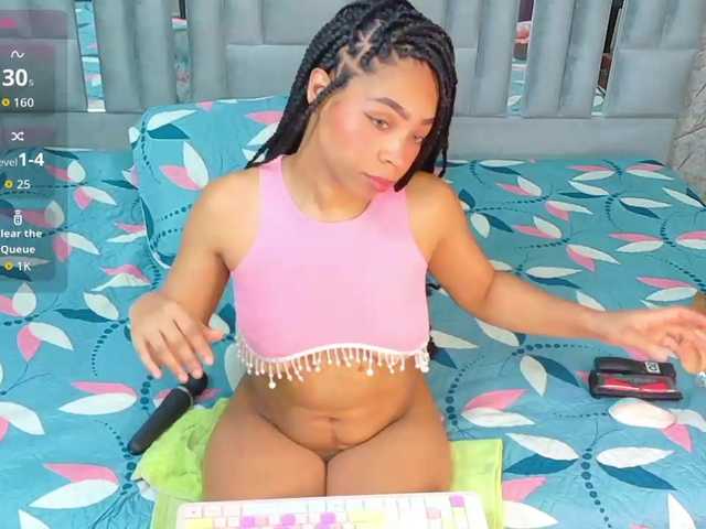 skinnyslutgirl live cam on BongaCams