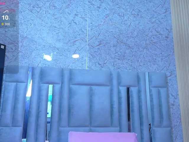 skinnyslutgirl live cam on BongaCams