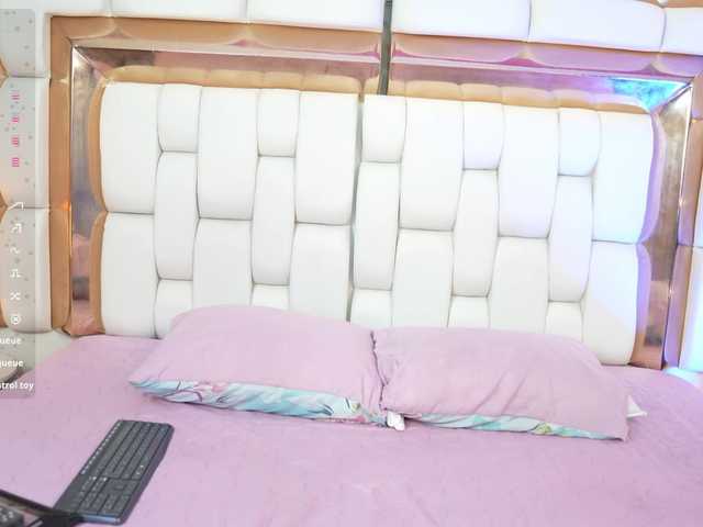 skinnyslutgirl live cam on BongaCams