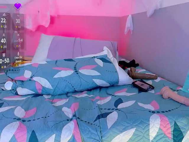 skinnyslutgirl live cam on BongaCams