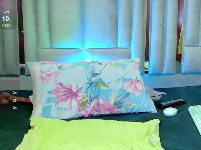 skinnyslutgirl live cam on BongaCams