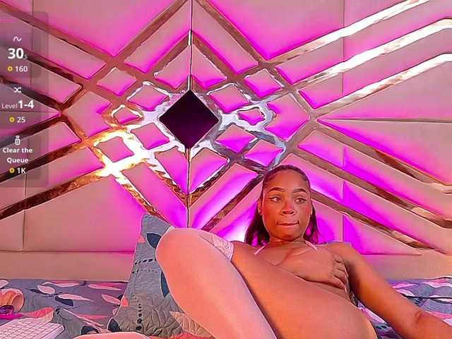 skinnyslutgirl live cam on BongaCams