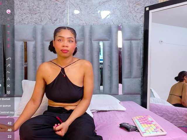 skinnyslutgirl live cam on BongaCams