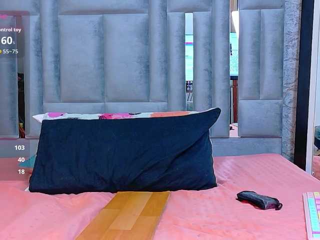 skinnyslutgirl live cam on BongaCams