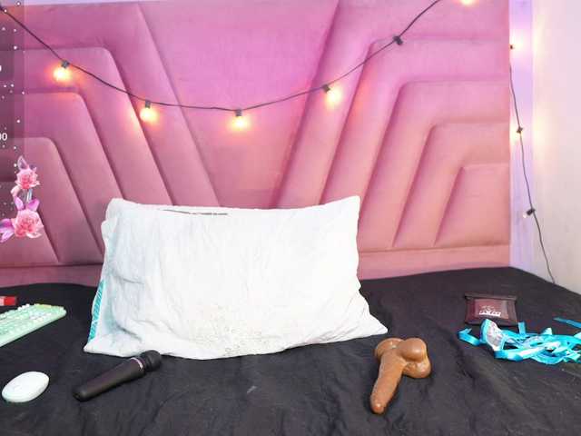 skinnyslutgirl live cam on BongaCams