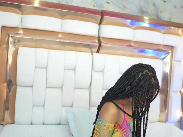 skinnyslutgirl live cam on BongaCams
