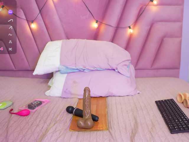skinnyslutgirl live cam on BongaCams