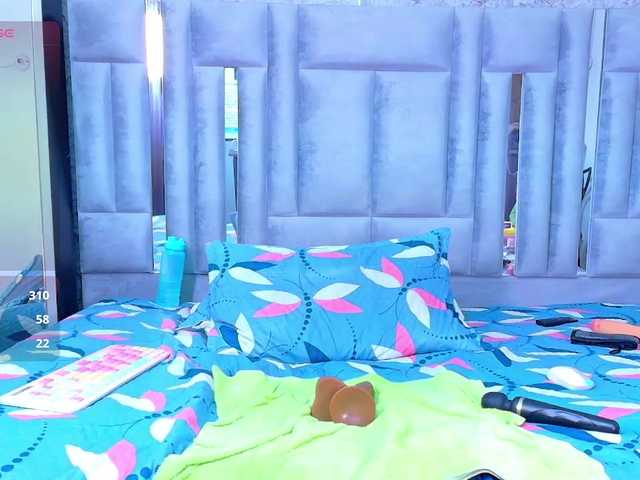 skinnyslutgirl live cam on BongaCams