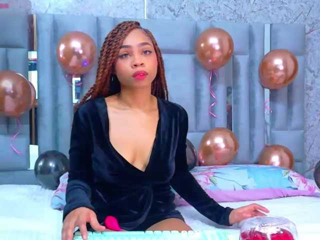 skinnyslutgirl live cam on BongaCams