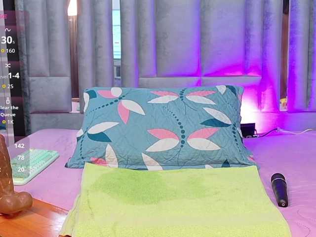 skinnyslutgirl live webcam show