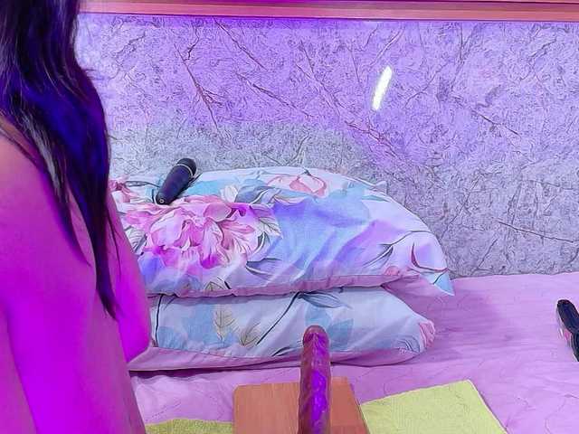 skinnyslutgirl live cam on BongaCams