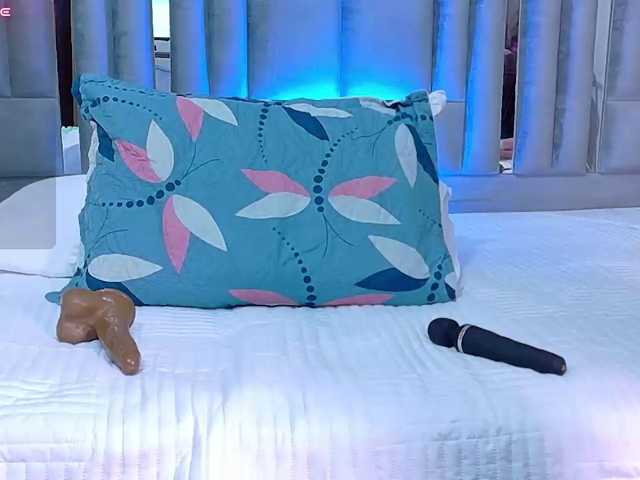 skinnyslutgirl live cam on BongaCams