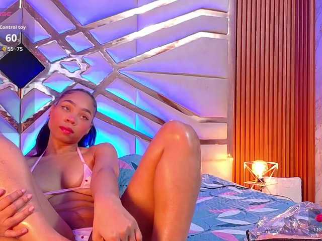skinnyslutgirl live cam on BongaCams