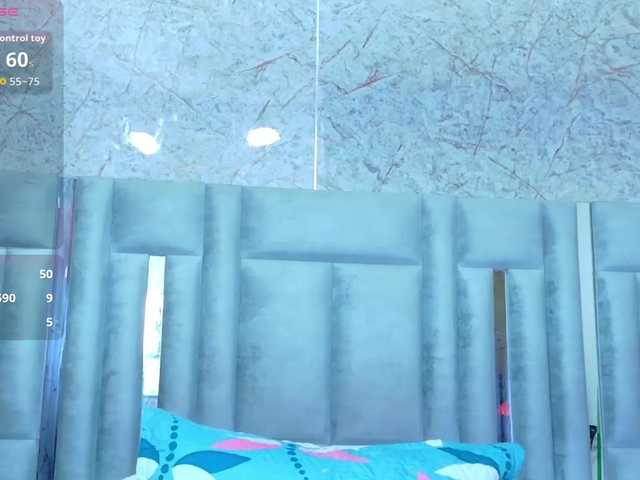 skinnyslutgirl live cam on BongaCams