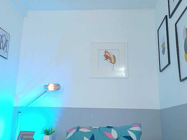 skinnyslutgirl live cam on BongaCams
