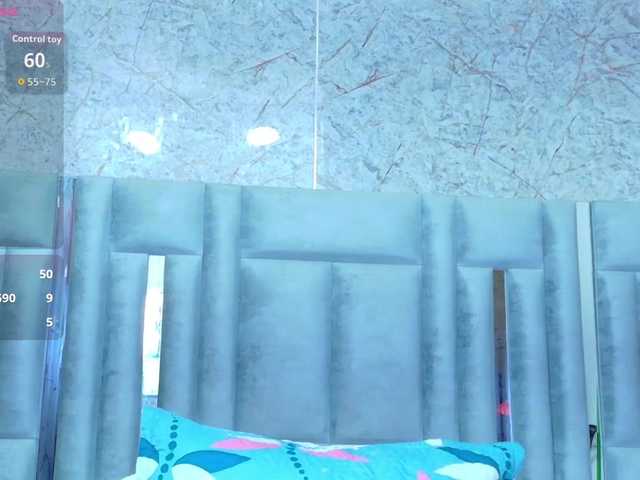 skinnyslutgirl live cam on BongaCams