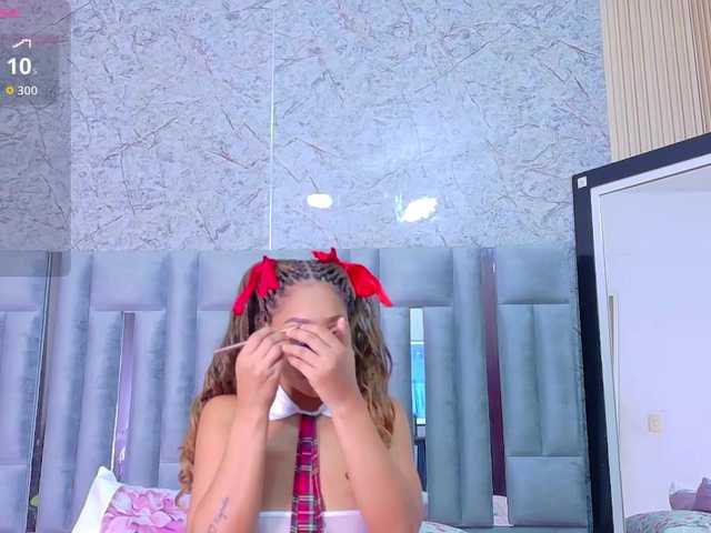 skinnyslutgirl live cam preview