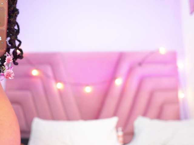 skinnyslutgirl live cam on BongaCams
