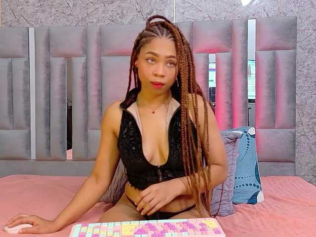 skinnyslutgirl live cam on BongaCams