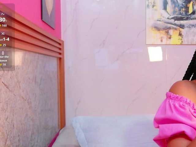 skinnyslutgirl live cam on BongaCams