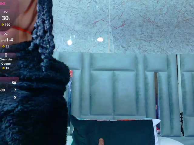skinnyslutgirl live cam on BongaCams