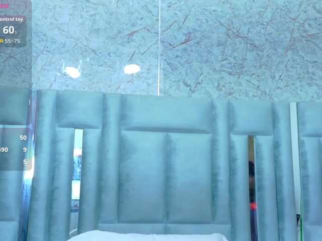 skinnyslutgirl live cam on BongaCams